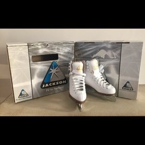 Brand new size 9 figure skates